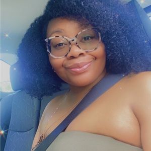 Meet your Posher, Nikia